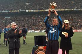 Ronaldo geçtiğimiz sezon hem şampiyonlar ligi'ni hem de avrupa şampiyonası'nı kazandı. Palmares Ballon D Or Ronaldo Premier Bresilien Couronne France Football