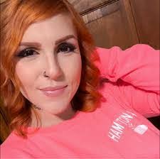 Amanda Achenbach's Instagram, Twitter & Facebook