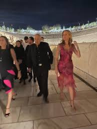 Online kundenservice · offizielle boutique · kostenlose lieferung Me Arwma Elladas H Epidei3h Toy Dior Sto Kallimarmaro Entypwsiakes Eikones Paraskhnio Gr