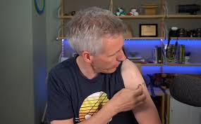 Μιλαμε για εγκληματιεσ.το εμβόλιο για την γριπη των χοίρων το σταμάτησαν για 25 θανατους.στην ε.ε έχουμε 15.000 θανάτους!!! Stop Stis 8ewries Synwmosias Gia Ta Embolia Koronoioy Apo Episthmones Oxi Den Periexoyn Magnhtika Mikrotsip