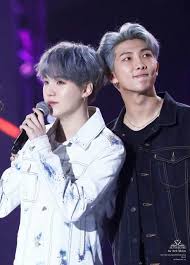 During the broadcast, v made sure that if he read any positive comments about suga from armys, that they were heard. 4 Celebrities Who Have Publicly Dissed Bts Koreaboo
