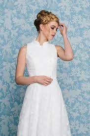 Mar 18, 2021 · alles was du zu deiner homepage benötigst. Brautkleid Mit Stehkragen Im Asiastyle Asymmetrisch Besonders Kuss Die Braut Brautmode