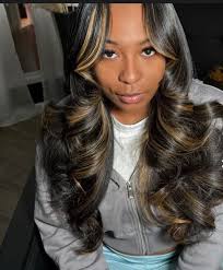 Who can do me a middle part quick weave???