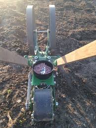 English Peas In The Hopper Of The Hoss Seeder Attachment Https Hosstools Com Product Seeder Attachment Jardinagem