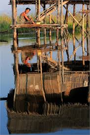 Birmanie Toilette Sur Le Lac Inle Myanmar Travel Inle Lake Southeast Asia
