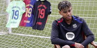 Lamine Yamal explica sus reacciones cuando Flick lo cambia