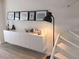hangend meubel ikea en staande fotolijsten op plank lamp serie hektar van ikea ikea interieur woonkamer woonkamer wanddecoratie