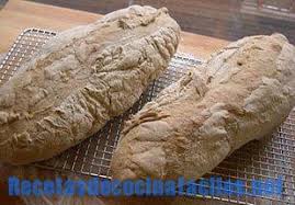 Quand on veut faire un pain maison à la main, il ne faut jamais pétrir la pâte avant d'avoir mis la levure de boulanger en eff. Comment Faire Du Pain Maison Recettes Faciles