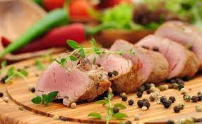 In der regel wird schweinefleisch von haus aus eine garstufe weiter gebraten als. Niedrigtemperatur Garen Schweinefilet Rosa Gebraten Mit Rezept Kuchenfinder