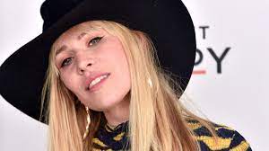She is the sister of pop singers daniel bedingfield and nikola bedingfield. Infektion Und Hirn Op Natasha Bedingfield In Sorge Um Ihren Sohn Stern De
