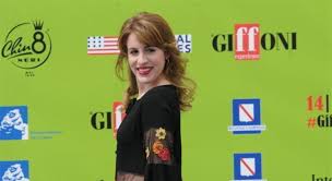 «bella ciao diffonde valori universali» people here in italy criticize a female politician (azzolina) because she wears too much lipstick. Mondo Di Patty Laura Esquivel Thelma Non Ti Lascio
