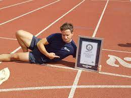 World records for gidey, hassan, hodgkinson, holloway and warholm. File Sackrace 100m World Record Jpg Wikimedia Commons