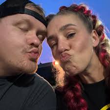 Do seizures cause staring and confusion?