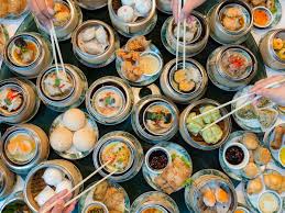 An aesthetically pleasing slideshow is a must so that your content doesn't go unnoticed. Famous Foods You Should Eat In Your Lifetime