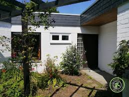 Bei diesem interessanten angebot handelt es sich um ein durchsaniertes mehrfamilienhaus in wuppertal. Architektenhaus Mit Individuellem Charakter Kartheuser Immobilien