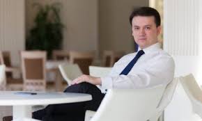 Eu sper să reuşim să traducem declaraţiile politice, statisticile, în informaţii utile pentru orice român. Adelin Petrisor Si Maria Coman