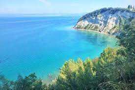 It was the 6th win for ron lang, the 21st win for gene selznick, and the 5th win for the team. Moon Bay The Best Beach In Slovenia Nothing Familiar