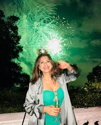 Wishing you and joyful & prosperous new year! Cheers 🥂