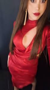 She is one of the most inspiring Filipina who continues to break barriers  with grace and confidence. Fiona Solis is a model, actress, entrepreneur,  and content creator who started her journey in