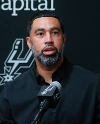 It's official! The Admiral will present TD at the Naismith Memorial  Basketball Hall of Fame Enshrinement Ceremony next month. #GoSpursGo