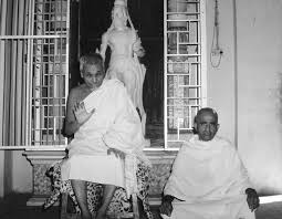 Peculiar calmness and satisfaction on face. Photo Gallery Shree Gajanan Maharaj And Shree Vasant Fivefold Path Mission