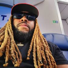 After seeing everyone post their collection… used to have TO and McNabb  back in HS but got rid of them after they left for division rivals smfh.  Who to wear this Game