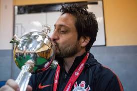 Mais vitorioso do que Tite no Corinthians, Arthur Elias busca 10º título no  feminino