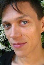 Splay veb-saytida mavjud filmlarda o'ynagan aktyorlar, rejissyorlar va  prodyuserlar