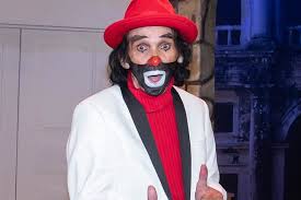 Cepillín also helped younger artists to acquire fame such as singer yuri who took a role in his movie milagro en el circo (miracle in the circus). 3uaxaqkm 4yucm