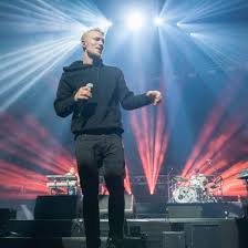 Wij zijn nu toch van de partij bij de vrienden van amstel dit jaar! aldus de band. Programma De Vliegende Vrienden Van Amstel Live Bekend Nieuws Op Festivalinfo