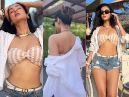 HOT! Sonal Chauhan Heats Up Instagram As She Flaunts Cleavage in Bralette; Sexy  Video Goes Viral; Watch