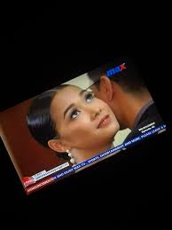 Ivy's behavior around Arnaldo is suspicious