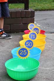 Uno de los más famosos juegos al aire libre para niños. 5 Juegos Infantiles Al Aire Libre Pequeocio Juegos Para Fiestas Infantiles Juegos Para Cumpleanos Juegos Infantiles
