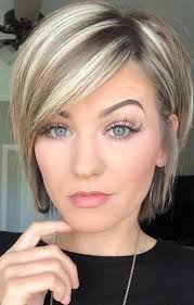 20 Chic Long Inverted Bobs To Inspire Your 2019 Makeover En 2020 Carre Court Pour Cheveux Fins Cheveux Droit Courts