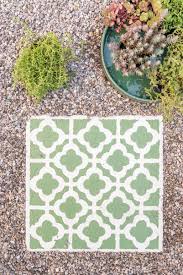 Diy Betonplatten Upcycling Fur Den Garten Leelah Loves Upcycling Fur Den Garten Garten Upcycling Garten Fliesen