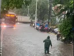 Sejumlah Koridor TransJakarta Alami Keterlambatan Imbas Hujan Hari Ini
