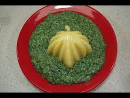 Luam urzicile la mana, bucata cu bucata, si indepartam eventualele fire de iarba, si rupem adaugam urzicile tocate, completam cu apa cat sa le acopere, adaugam sare si lasam sa fiarba. Reteta Ciulama De Urzici Urzici Cu Lapte Si Usturoi Youtube