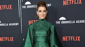 This biography profiles her childhood, family, personal life, career, achievements, etc. Kate Walsh Setzt Auf Grun Metallic