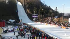 Wir berichten über den damen skisprung weltcup, der seit 2011 stattfindet. Damen Skispringen Hinzenbach Und Rasnov Richten Zusatzliche Weltcups Aus Skispringen Com