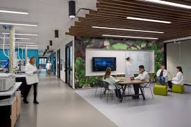 Astrazeneca är ett globalt, innovationsdrivet bioläkemedelsföretag med fokus på forskning, utveckling och marknadsföring av receptbelagda läkemedel. Astrazeneca Lab And Office Facility Hok