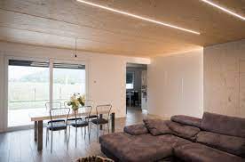 Soffitto in legno con travi a vista: Costruiamo Soffitti In Legno Su Misura In Falegnameria Con Legni Di Qualita Possiamo Realizzar Soffitti In Legno Soffitto A Cassettoni Controsoffitti In Legno