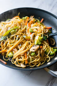15 Minute Vegetable Lo Mein Kitschen Cat Recipe Vegetable Lo Mein Quick Dinner Recipes Recipes
