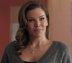 A single mother fears for her life and that of her daughter when they become targets of a serial killer. Shannon Collins Black Widow Killer Villainous Beauties Wiki Fandom