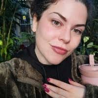 Samantha Meade's Instagram, Twitter & Facebook