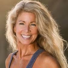 Lori Ellis's Instagram, Twitter & Facebook