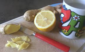 Le jus de citron et curcuma, pour maigrir en boostant l'organisme. La Boisson Du Matin Eau Gingembre Citron Laura Azenard Naturopathe A Lyon