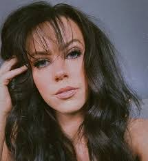 Nicole Summerlin's Instagram, Twitter & Facebook