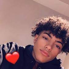 Amelia Jones Very Slow Updates Chapter 61 Boys With Curly Hair Curly Hair Men Light Skin Boys