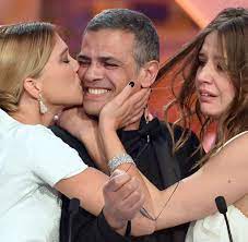 Adèle's life is changed when she meets emma, a young woman with blue hair, who will allow her to discover desire, to assert herself as a woman and as an… Kino Er Wollte Sehr Intensive Sexszenen Machen Welt