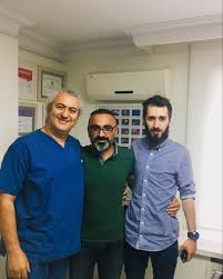 Ortada Duran Hastam Daha Once 3000 Greft Sac Ekimi Yaptirip Kafasindan Hicbir Sey Cikmayan Sac Ekimi Magdurlarindan H Men Casual Mens Tops Button Down Shirt